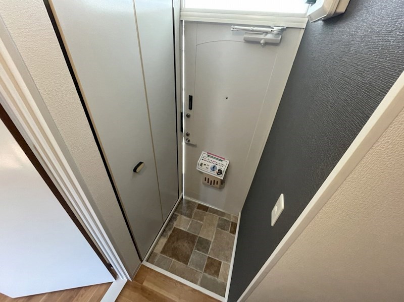 玄関　同仕様別部屋