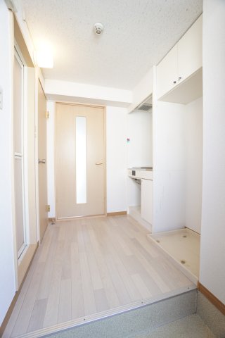 玄関　※同物件・同タイプの写真です