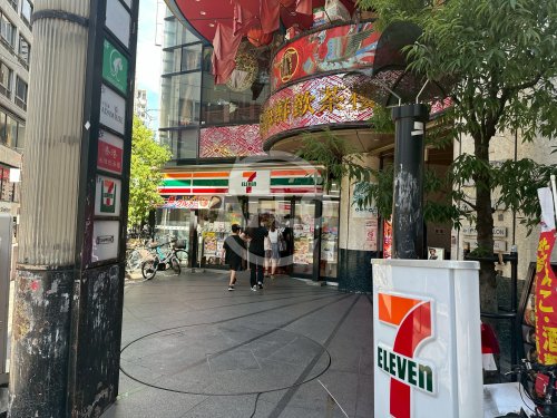 コンビニ　セブンイレブン 大阪西心斎橋1丁目店（コンビニ）まで30m
