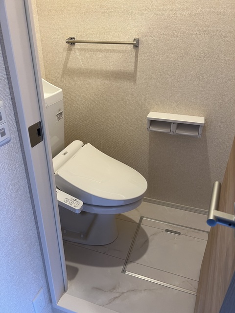 トイレ　トイレは洗浄機能付で快適です★