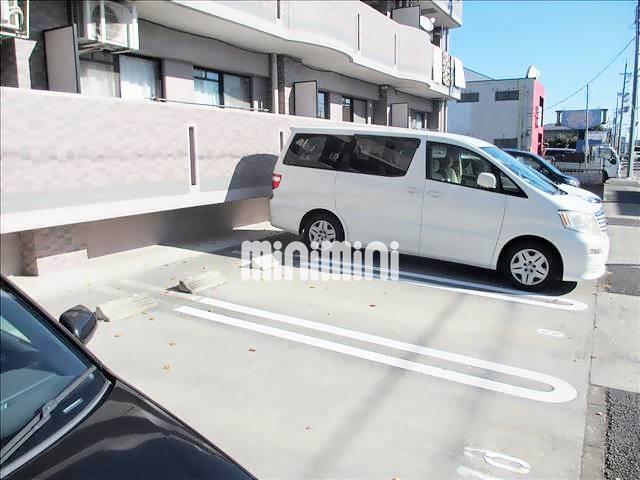駐車場　敷地内駐車場ございます
