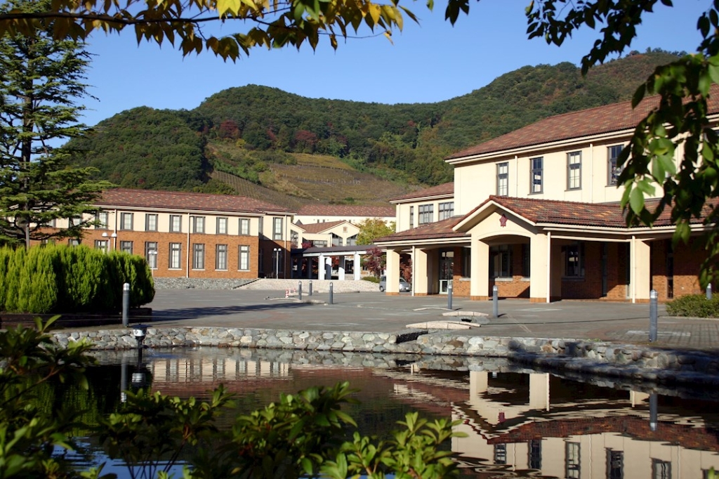 大学・短大　私立山梨英和大学（大学・短大）まで2947m