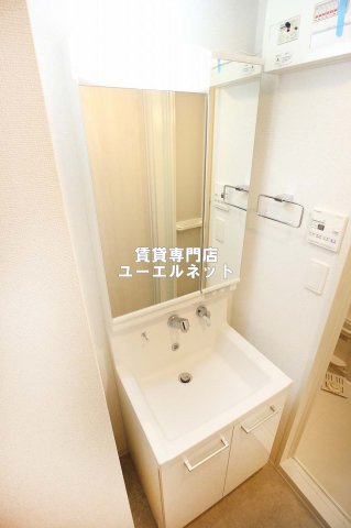 洗面設備　清潔感ある独立洗面台で毎日気持ちよく♪