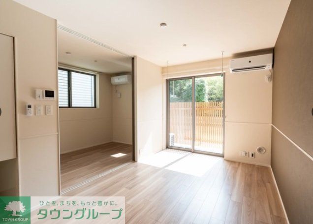 居室・リビング　※同建物別号室 参考写真