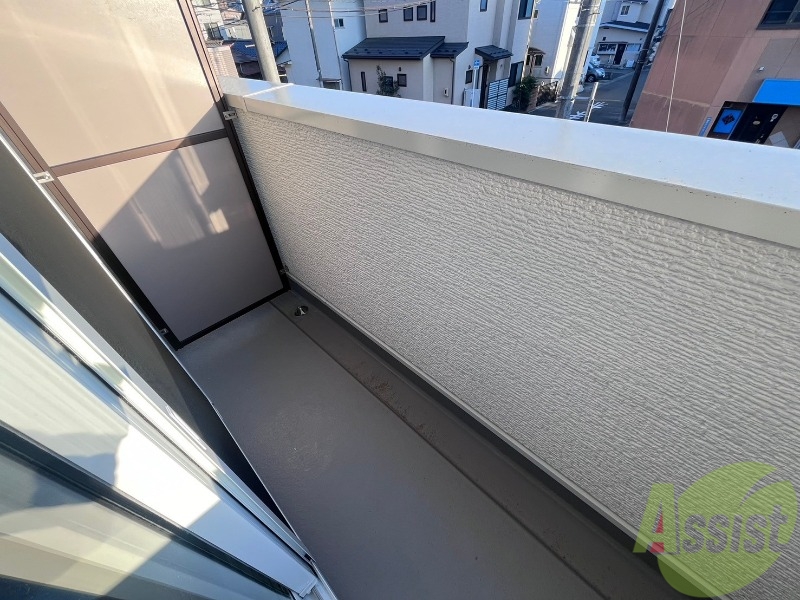 バルコニー　バルコニーは長さも幅も丁度いい広さですね。