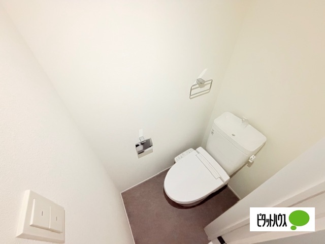 トイレ　同シリーズ物件の参考内装写真です。