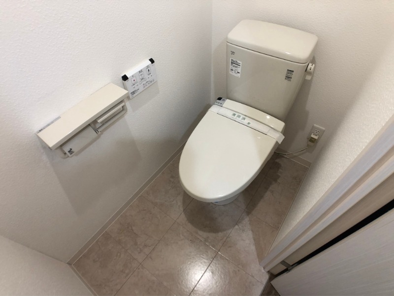 トイレ　ウォシュレット機能がついたトイレ。安心して使用できますね。