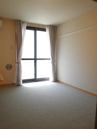 居室・リビング　2階以上のお部屋です。1階はフローリング。