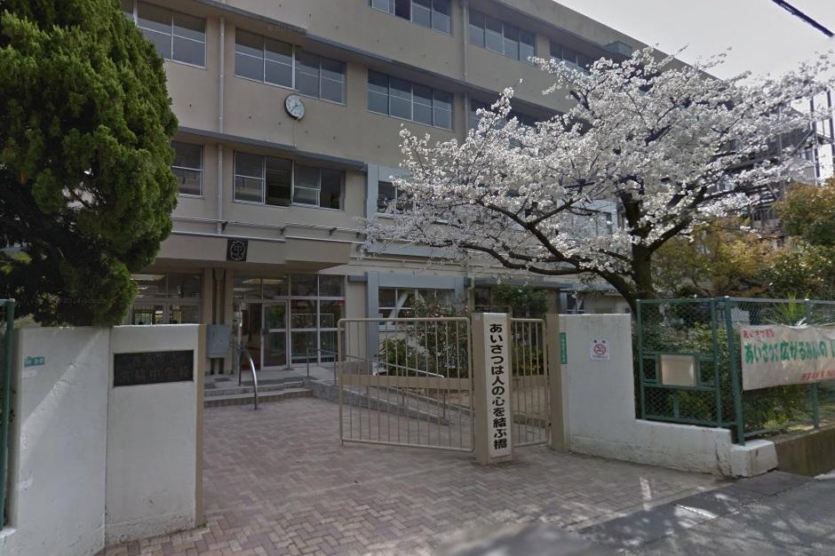建物外観　浜脇中学校（550ｍ）