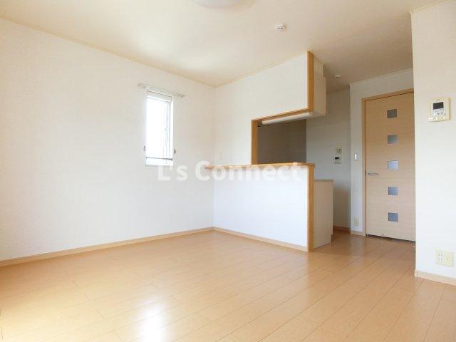 居室・リビング　角部屋で２面に窓があります。