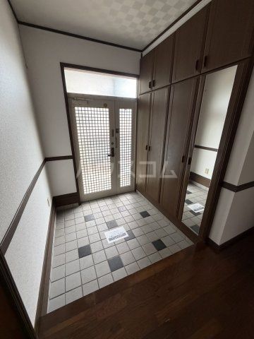 龍ケ崎市城ノ内戸建の玄関写真