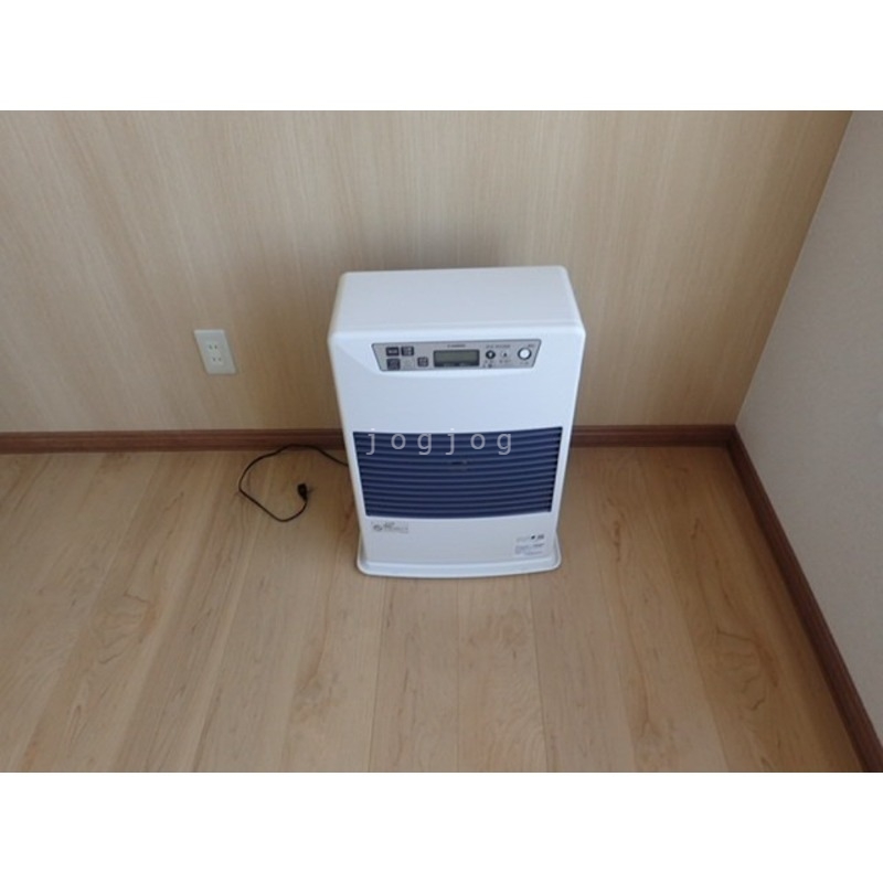 その他設備　冬はあったか石油ストーブです。