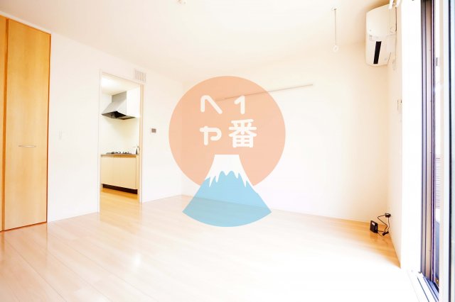 居室・リビング　ネット無料。10.2帖の2面採光のお部屋
