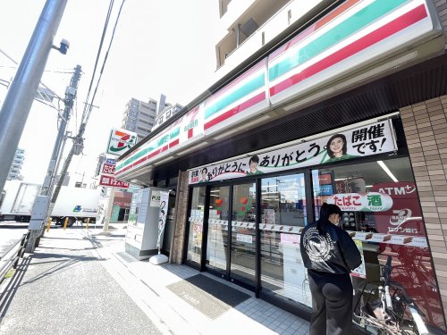 コンビニ　セブンイレブン 戸田本町1丁目店（コンビニ）まで60m