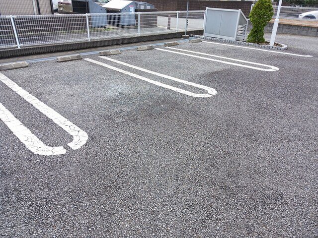 駐車場　車をお持ちの方に嬉しい駐車場付きの物件です