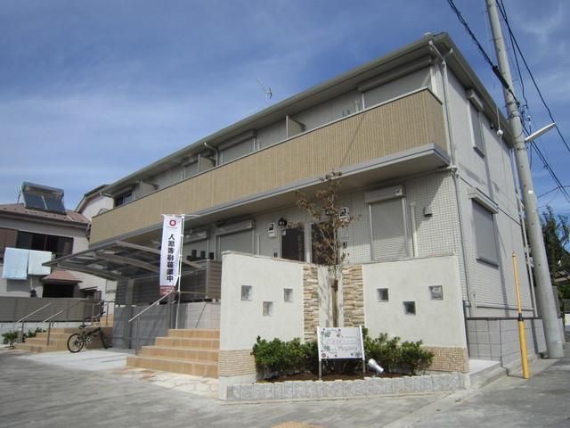 建物外観　車は軽自動車のみ