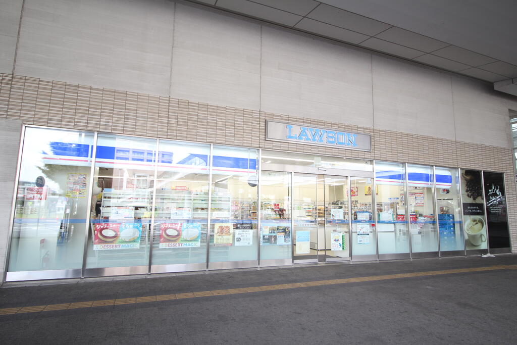 コンビニ　ローソンイーサイト高崎店（コンビニ）まで72m