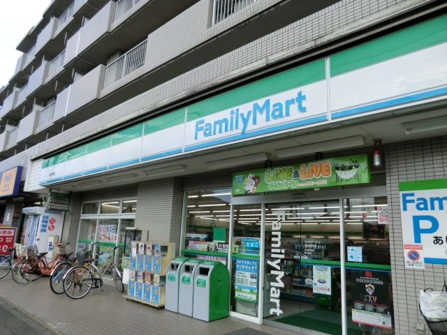 コンビニ　ファミリーマート（コンビニ）まで1300m