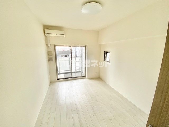ＪＲ山陽本線 兵庫駅 徒歩8分 15階建 築13年の居間写真