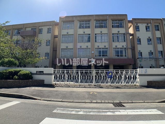 小学校　高松市立屋島西町小学校（小学校）まで439m
