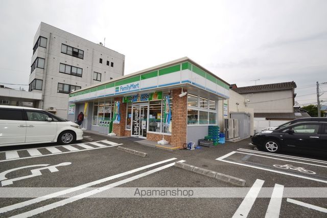 コンビニ　ファミリーマート八代千反町店（コンビニ）まで738m