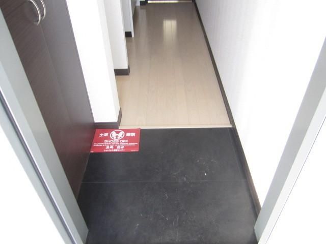 玄関　♪玄関まわりもひろびろ♪