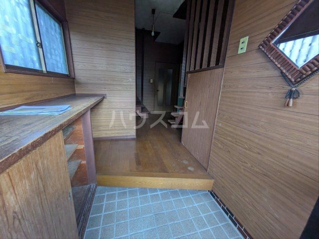 吉原町貸戸建の玄関写真
