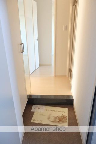 ＪＲ東海道本線 愛野駅 バス乗車時間：7分 最寄りバス停で下車 徒歩23分 3階建 築12年の玄関写真