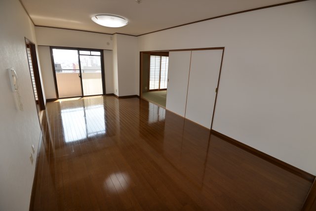 その他部屋・スペース　この写真は同マンションの他のお部屋のものです