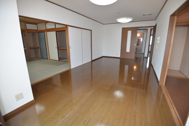 居室・リビング　この写真は同マンションの他のお部屋のものです