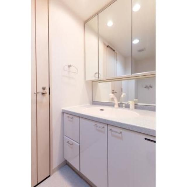 洗面設備　※写真は同タイプ住戸です。
