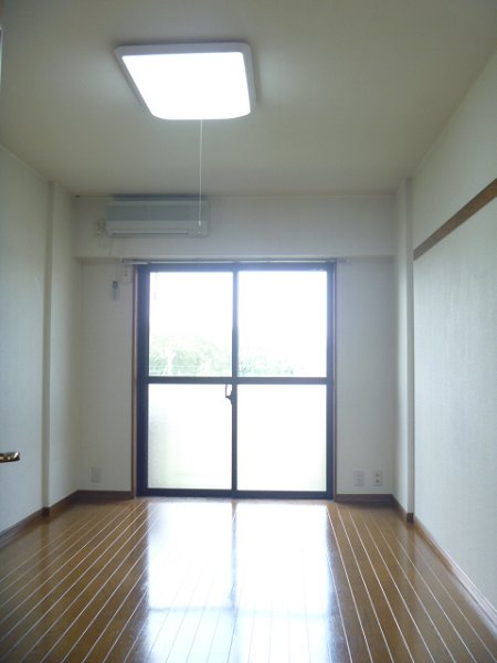 ファイブヒルズ向原の居間写真