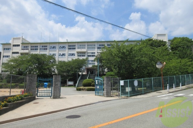 中学校　川西市立川西中学校（中学校）まで1301m