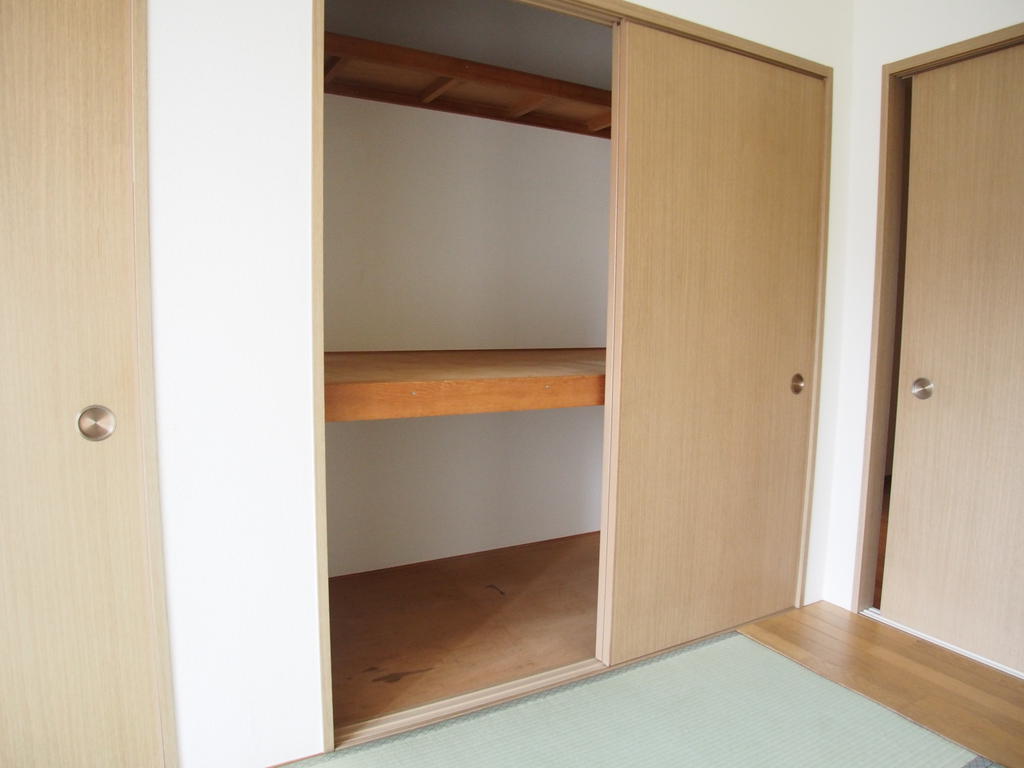 収納　和室にも1間の収納があります！！
