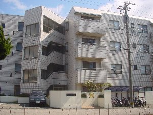 【大清台ロイヤルハイツの建物外観】