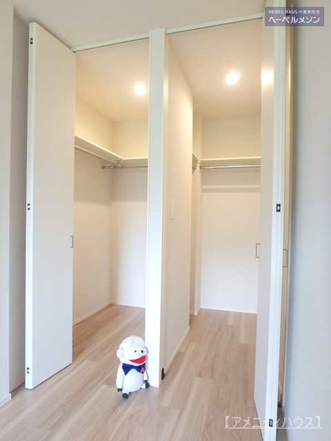 収納　●ダブルウォークインクローゼット付の寝室。