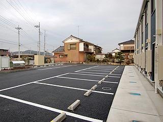 【レオネクストパストラル田沼の駐車場】