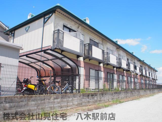 【橿原市新口町のアパートの建物外観】