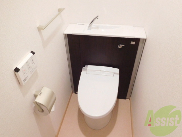 トイレ　ウォシュレットつきのきれいなトイレです