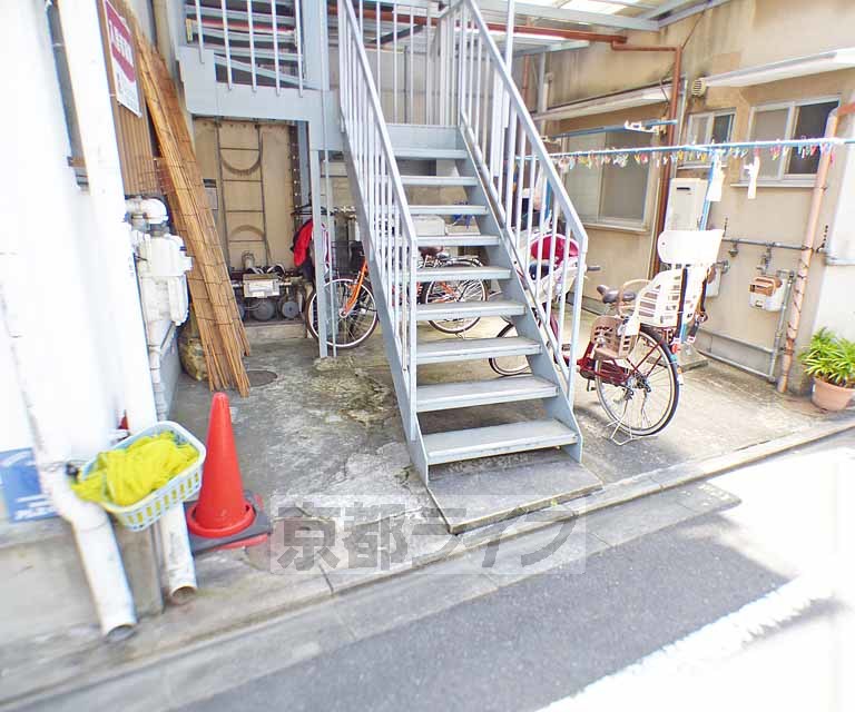 【京都市左京区高野清水町のマンションのエントランス】