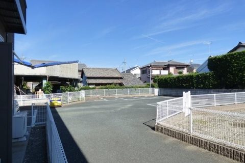 【ユトリロ坪井町の駐車場】