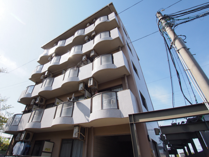 奈良市西大寺竜王町のマンションの建物外観