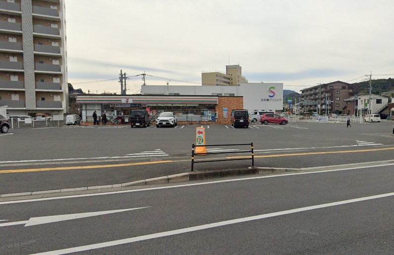 コンビニ　セブンイレブン岡垣海老津店（コンビニ）まで633m