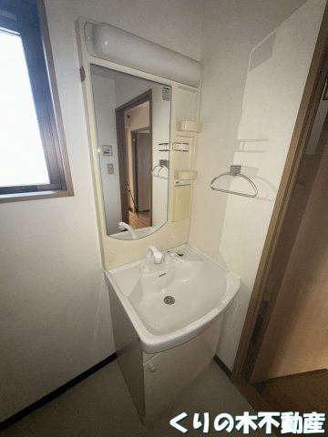 洗面設備　使いやすい洗面所です