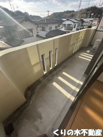 バルコニー　開放的で明るい空間を演出してくれるバルコニーです