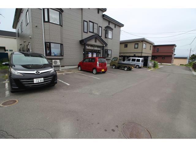 【函館市高松町のアパートの駐車場】