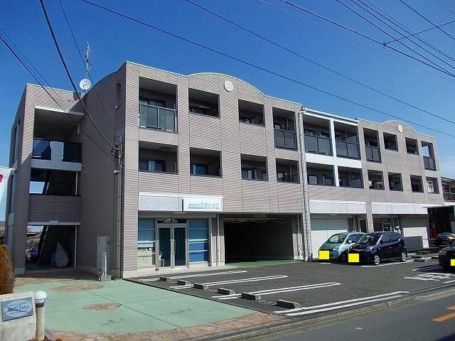平塚市大神のマンションの建物外観