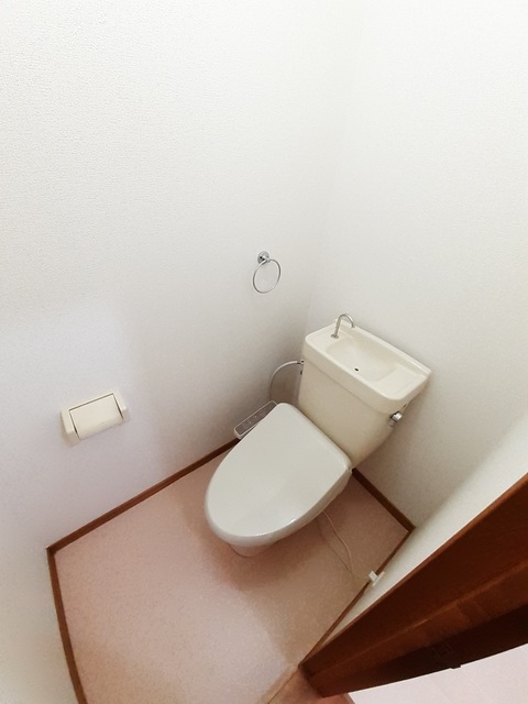 【岡山市南区箕島のアパートのトイレ】