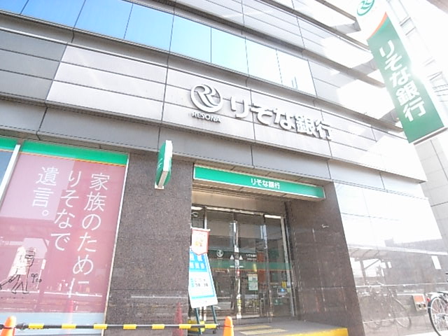 銀行　りそな銀行 近鉄西大寺支店（銀行）まで579m