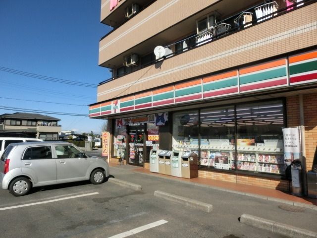 コンビニ　セブンイレブン（コンビニ）まで743m
